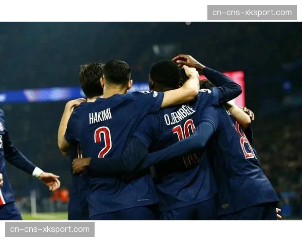 特写:终场哨响,为布雷斯特打入绝平进球的老将洪东长跪不起 特写:终场哨响,为布雷斯特打入绝平进球的老将洪东长跪不起